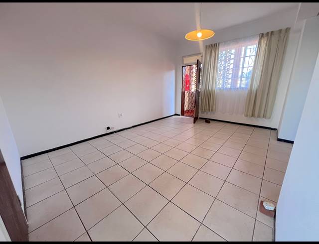 2 BEDROOM FLAT FOR SALE IN SCOTTBURGH CENTRAL